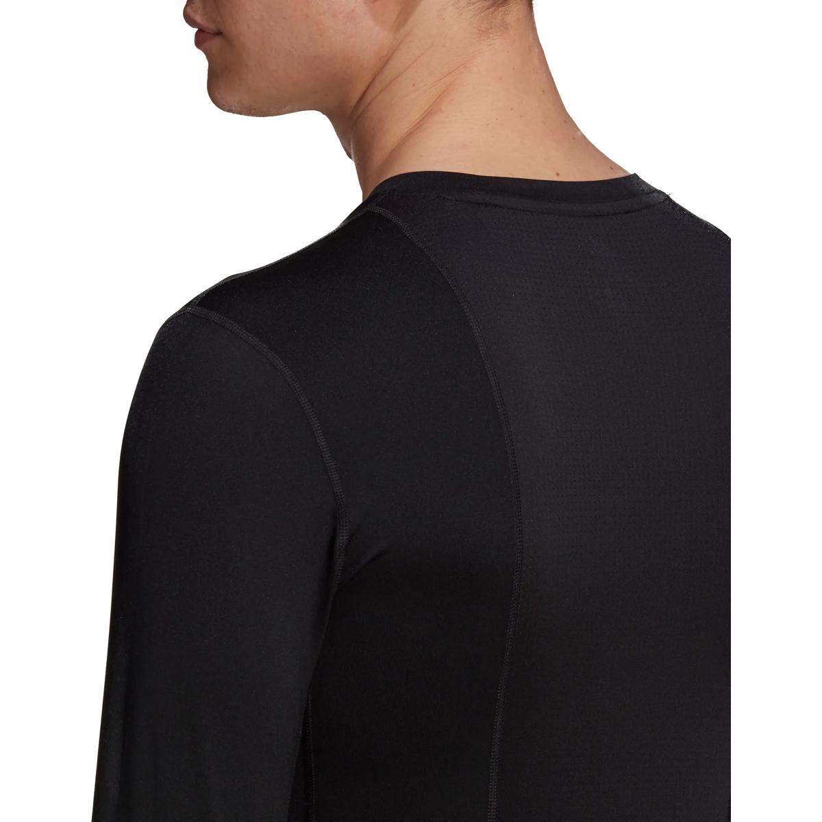 Présentation: Adidas Techfit / Climawarm Maillot Manches Longues Hommes - Noir