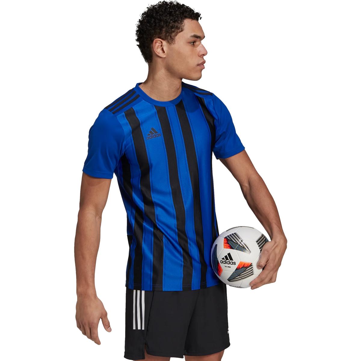 Présentation: Adidas Striped 21 Maillot Manches Courtes Hommes - Royal / Noir