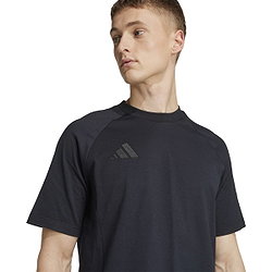 Présentation: Adidas Tiro 25 Travel T-Shirt Hommes - Noir