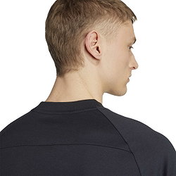 Présentation: Adidas Tiro 25 Travel T-Shirt Hommes - Noir