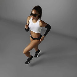 Présentation: Adidas Adizero Essentials Aeroready Crop Débardeur Femmes - Blanc