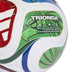Présentation: Adidas Fifa World Cup 26 Trionda League Ballon De Compétition Et D'entraînement - Rouge / Royal / Vert / Noir / Blanc